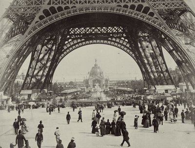 Sotto la Torre Eiffel, da LAlbum de lExposition 1889 di Glucq, Parigi 1889 (fotoincisione) da French Photographer